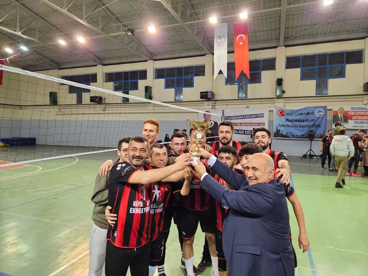 Çorum Bayat'ta Cumhuriyet'in 100. Yılı Voleybol Turnuvası Şampiyonu Belli Oldu