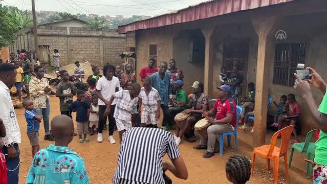 Kamerun'un yoksul mahalleri sesini Mbole ritmi ile dünyaya duyuruyor. - Son Dakika