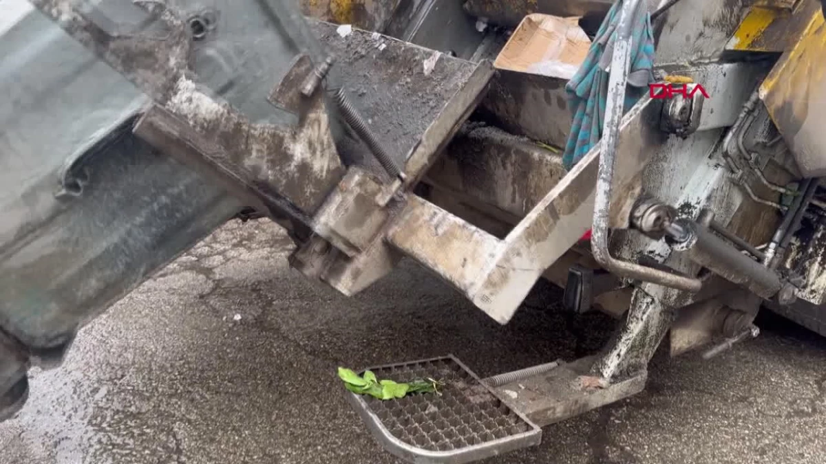 Tunceli'de Temizlik İşçisi Çöp Kamyonunun Arkasından Düşerek Ağır Yaralandı
